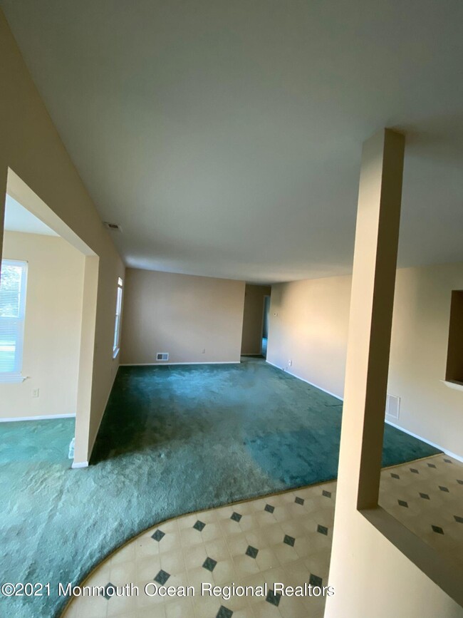 Building Photo - 714 Zlotkin Cir