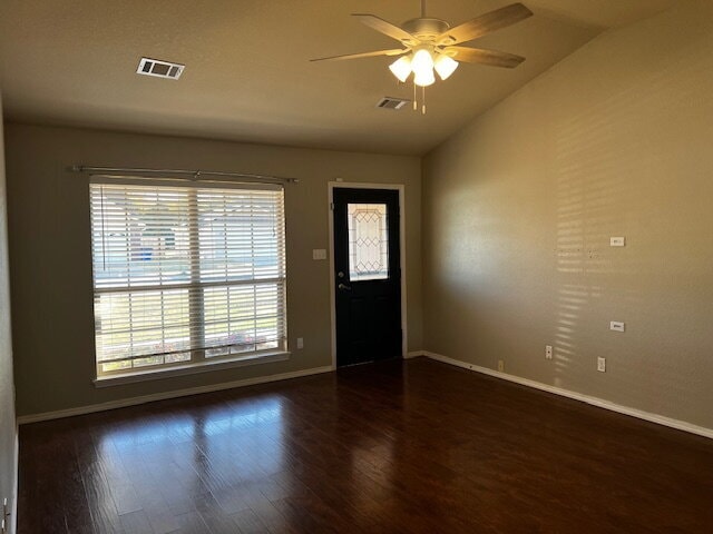 Foto del edificio - Charming 3-Bedroom Home with 2 Full Baths ...