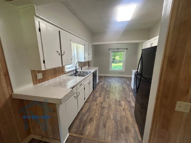 Building Photo - 203 Grandview Dr