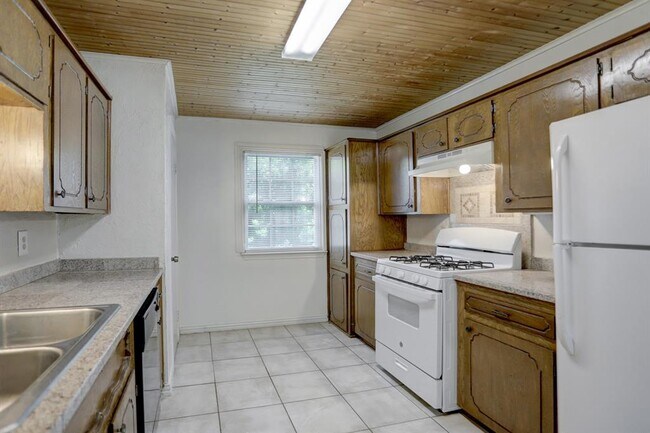 Building Photo - 2410 Marble Falls Dr