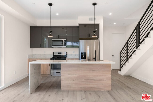 Foto del edificio - 15328 Weddington St