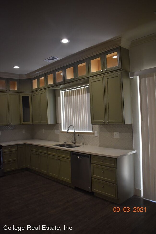 Foto del edificio - 4 br, 2.5 bath House - 1714 E. Harding Way