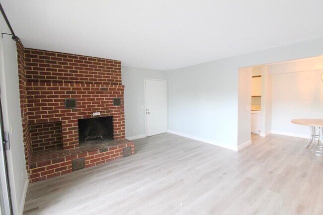 Building Photo - 1112 Blue Ridge Dr