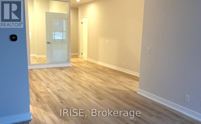 Photo du bâtiment - 1660 Bloor St W