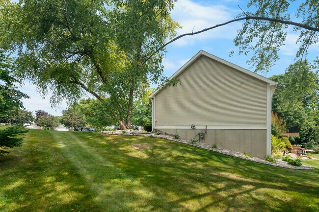 Foto del edificio - 1511 Fall Creek Ln