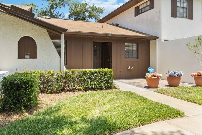 Foto del edificio - Beautiful Modern 2/1 Townhome in St. Cloud's Pine Lake Villas