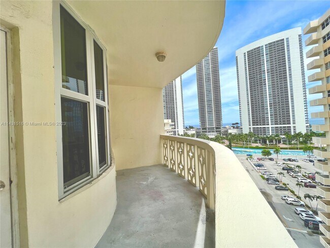 Foto del edificio - 1817 S Ocean Dr