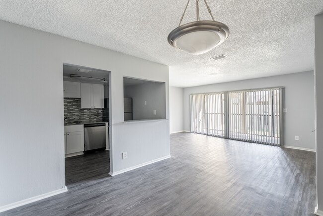 Building Photo - River View Apartments