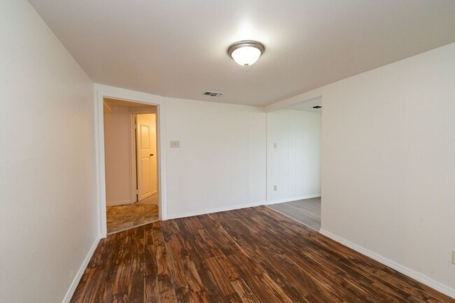 Foto del edificio - 6950 Lark Haven Ln