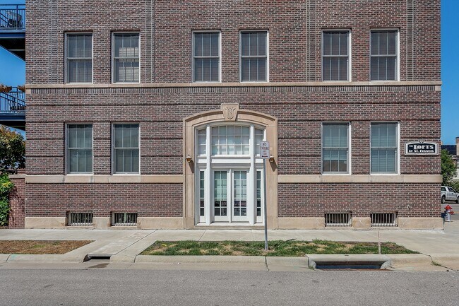 Foto del edificio - 201 S St Francis Ave
