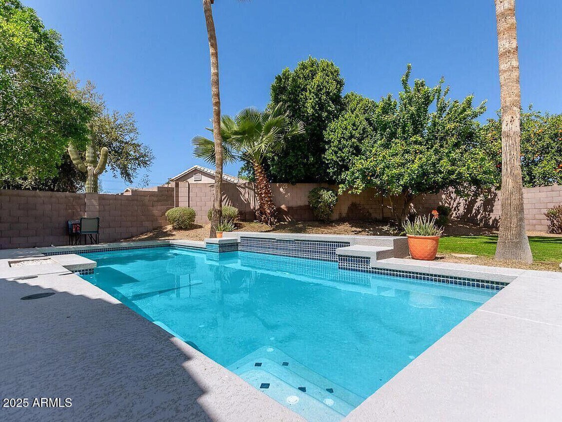 Primary Photo - 3408 W Via Del Sol Dr