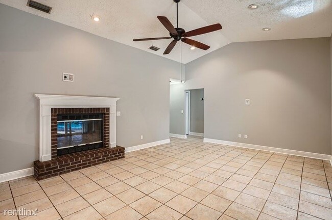 Foto del edificio - 4 br, 3 bath House - 16207 Armistead Ln UNIT