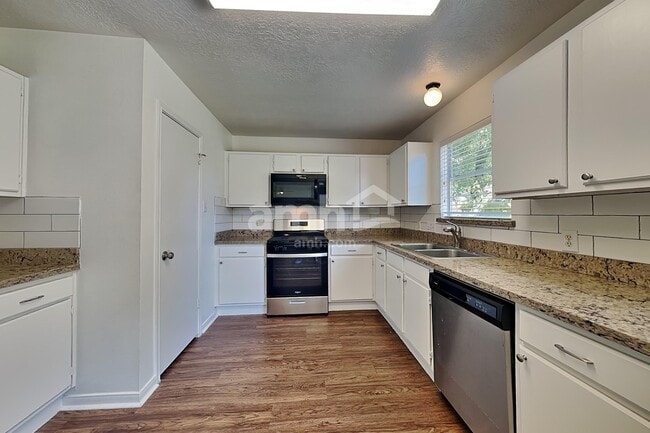 Building Photo - 5349 Yale Dr