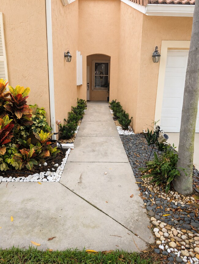 Foto del edificio - 322 Coral Trace Ln