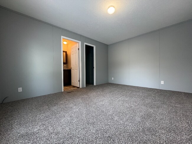 Foto del edificio - 140 Humphrey Dr