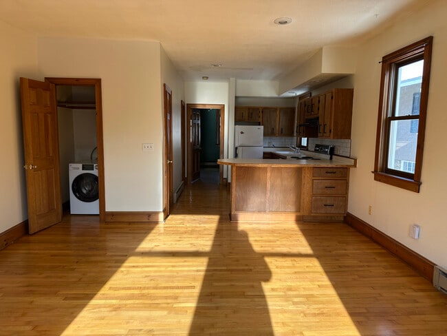 Building Photo - 162 Washington St