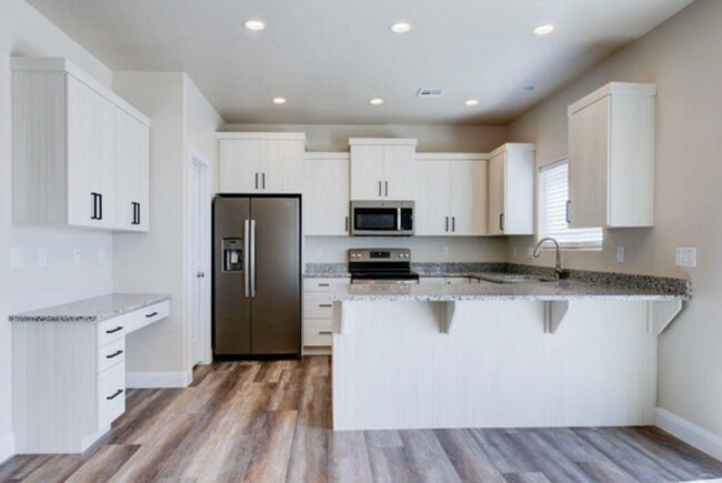 Foto del edificio - 668 E Fiddlers Canyon Rd