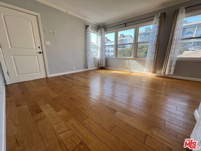 Foto del edificio - 10460 Eastborne Ave