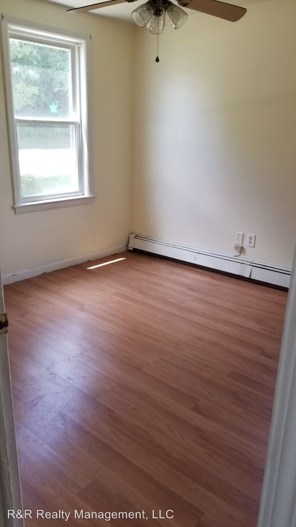 5 Austin St, Blackstone, MA 01504 Room for Rent in Blackstone, MA