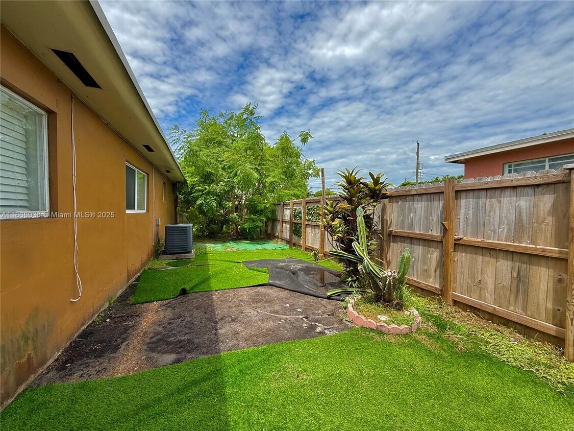 Foto del edificio - 15800 NW 39th Pl