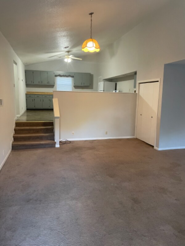 Building Photo - 165 Midway Dr