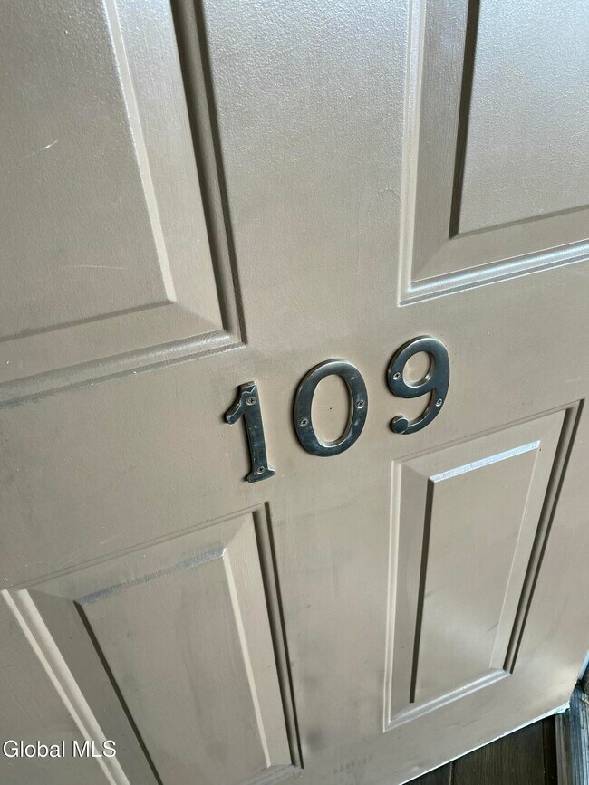 Foto del edificio - 2 West Ave