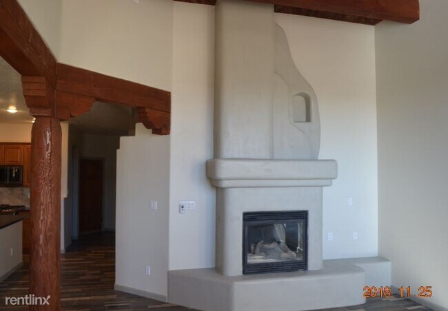 Building Photo - 3 br, 2.5 bath Condo - 8720 Desert Fox Way NE