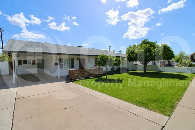 Foto principal - 2519 E Elm St