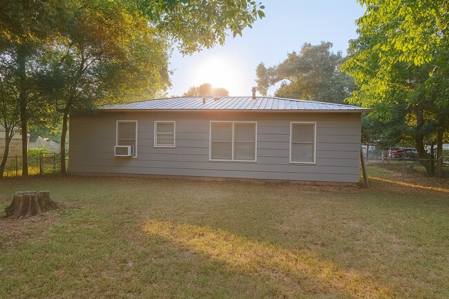 Foto del edificio - 5736 Deborah Dr