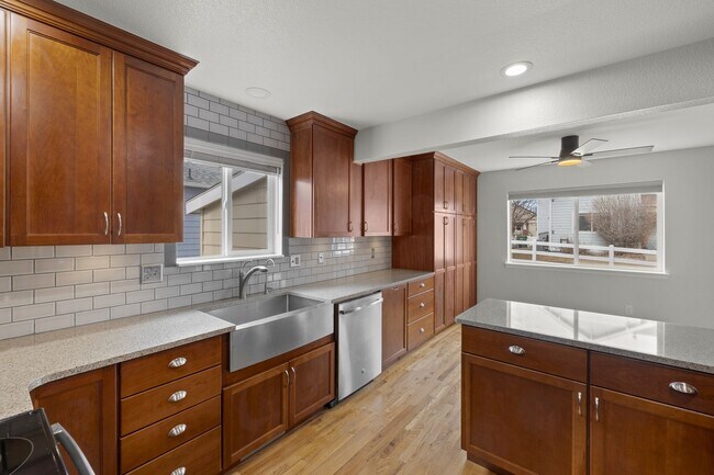 Foto del edificio - Move-In Ready 4 Bed, 3.5 Bath Home in Prime Loveland Location!