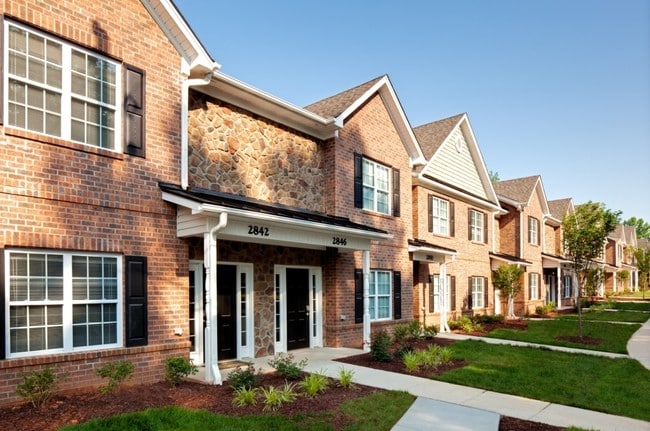 Deacon Station - Deacon Station Apartments
