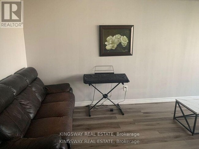 Building Photo - 350-350 Webb Dr