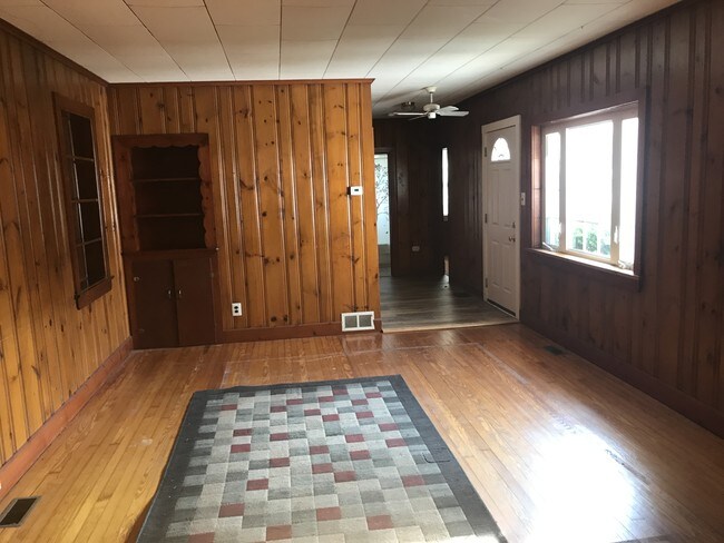 Living room looking towards bath and BR - 1297 Clements Bridge Rd