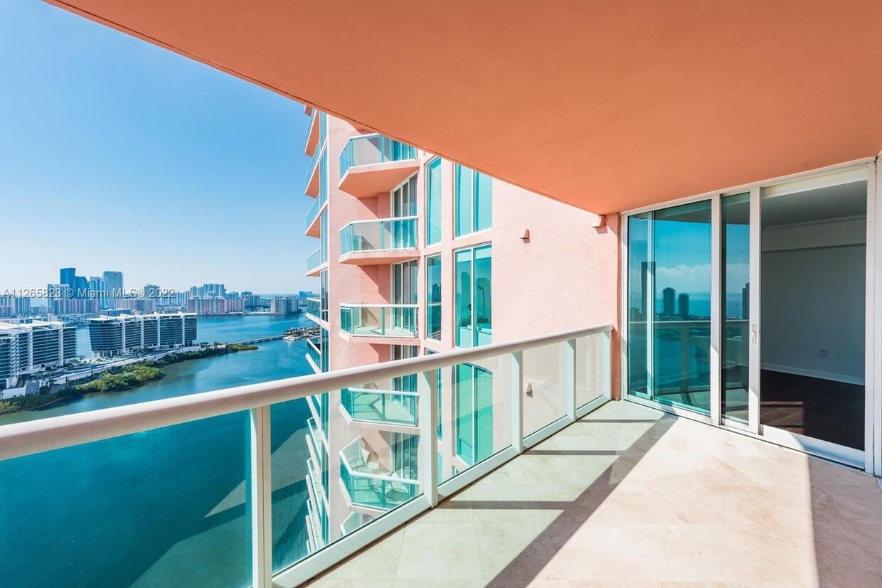 Hidden Bay Apartments in Aventura, FL