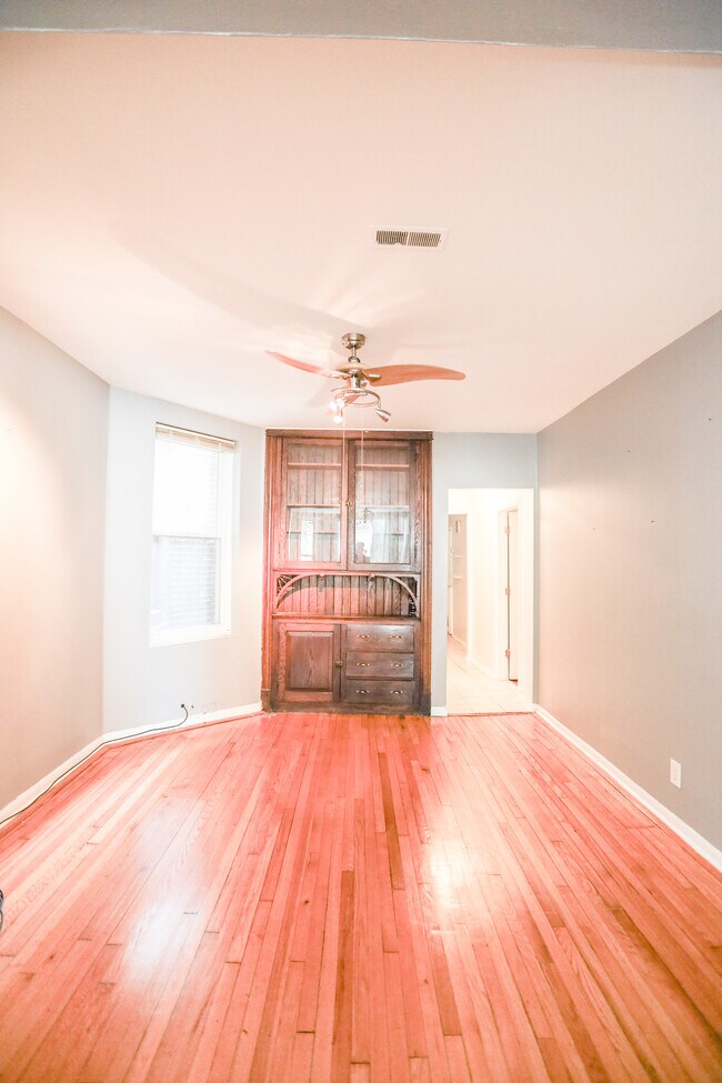 Foto del edificio - 3556 N Wilton Ave
