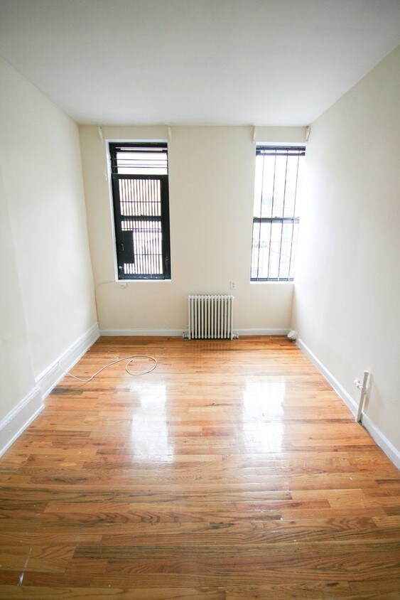 Primary Photo - 112 E 7th St
