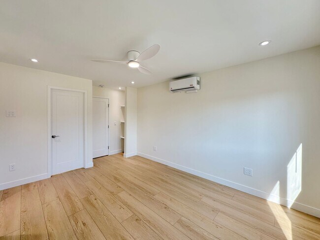 Foto del edificio - Beautiful 2BD/2BA Fully Remodeled w/ Reserved Parking & AC in Mission Beach!