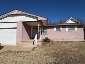 Building Photo - 6103 NW Dearborn Ave