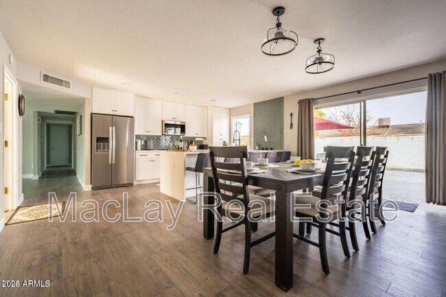 Building Photo - 2430 E Hermosa Dr