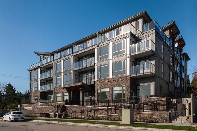 Building Photo - 951 Charland Av
