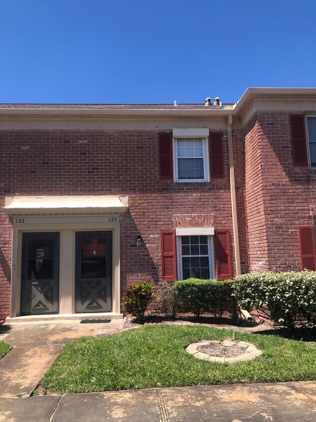 120 E Colonial Ct Unit 47, Indian Harbour Beach, FL 32937 Condo for