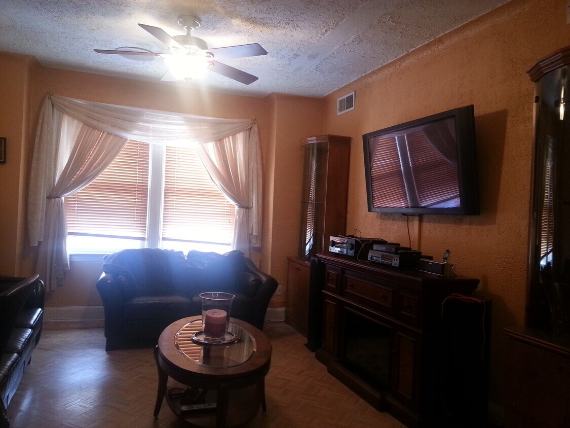 Living room - 162 Shaler Ave