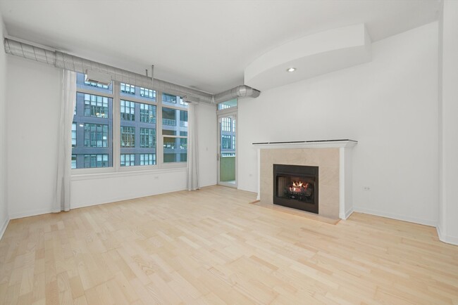 Building Photo - 909 W Washington Blvd