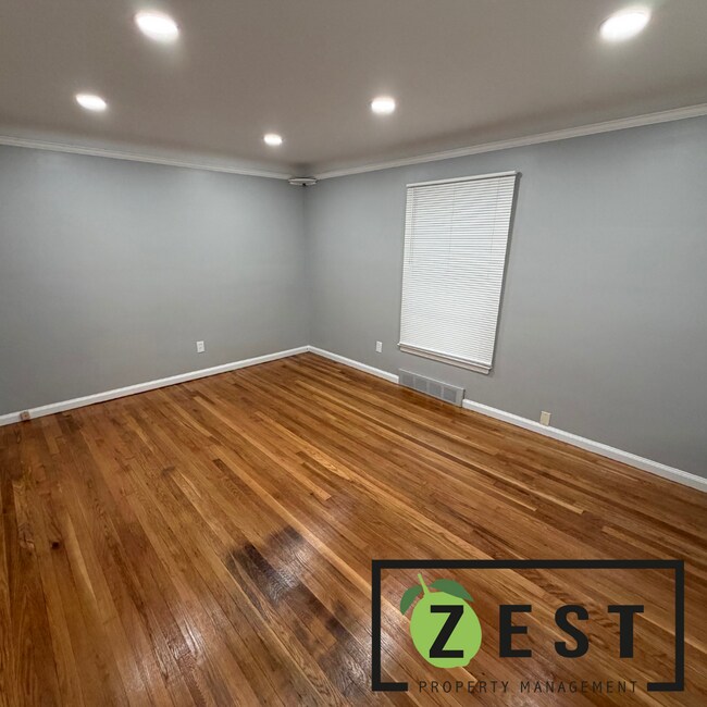 Foto del edificio - Gorgeous 3 BED 1.5 BATH - $1800 OPEN HOUSE 5/4 3-3:30PM