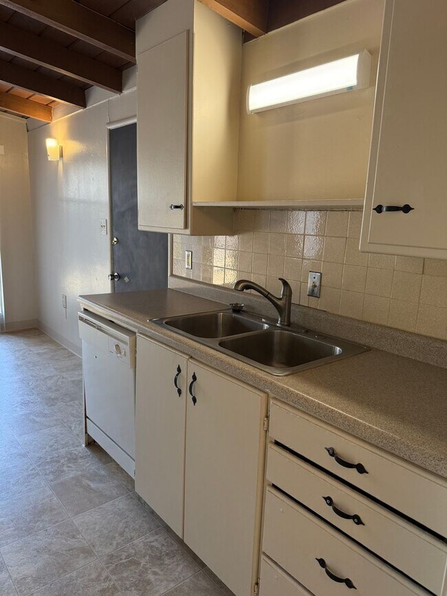 Foto del edificio - Charming Pet Friendly 3-Bedroom in Quiet Cul-de-sac-$750 OFF FIRST MONTH'S RENT!!!