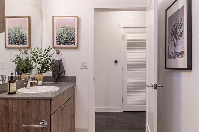 Building Photo - 4361 S Congress Ave