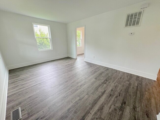 Foto del edificio - CHARMING 4-BEDROOM, 2-BATH COTTAGE-STYLE HOME IN HAMPTON, VA!