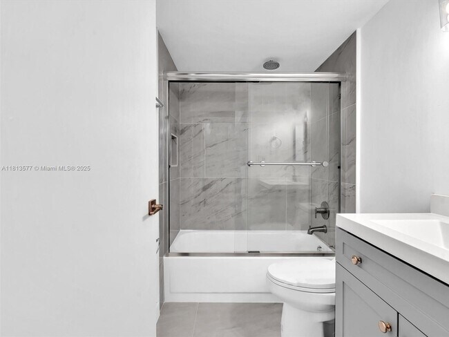 Foto del edificio - 1740 NW N River Dr