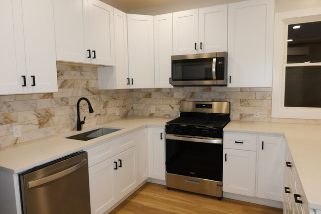 Building Photo - 116 Van Riper Ave