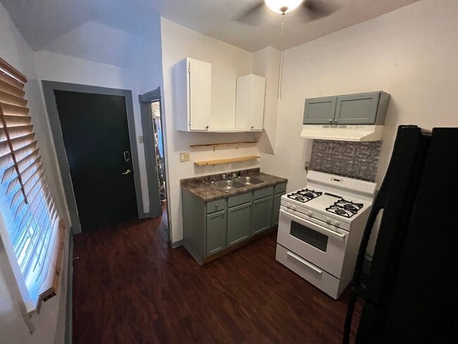 Building Photo - 15534 Turlington Ave